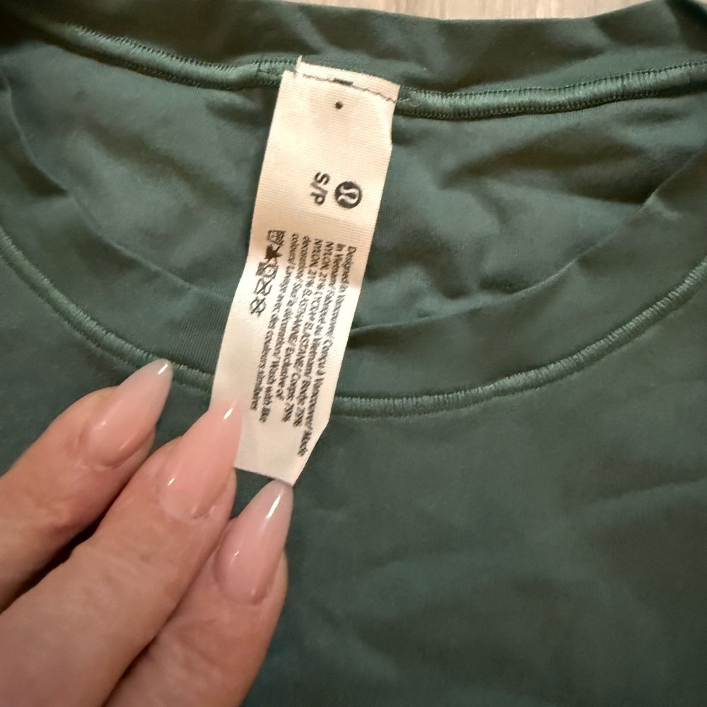 Retired Lululemon Nulu Crewneck Cropped T-Shirt Medium Forest Green Rare Sz S - Picture 10 of 10